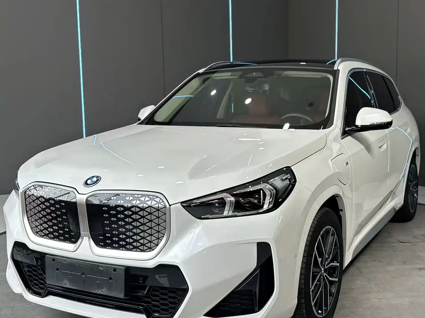 BMW iX1 2024
