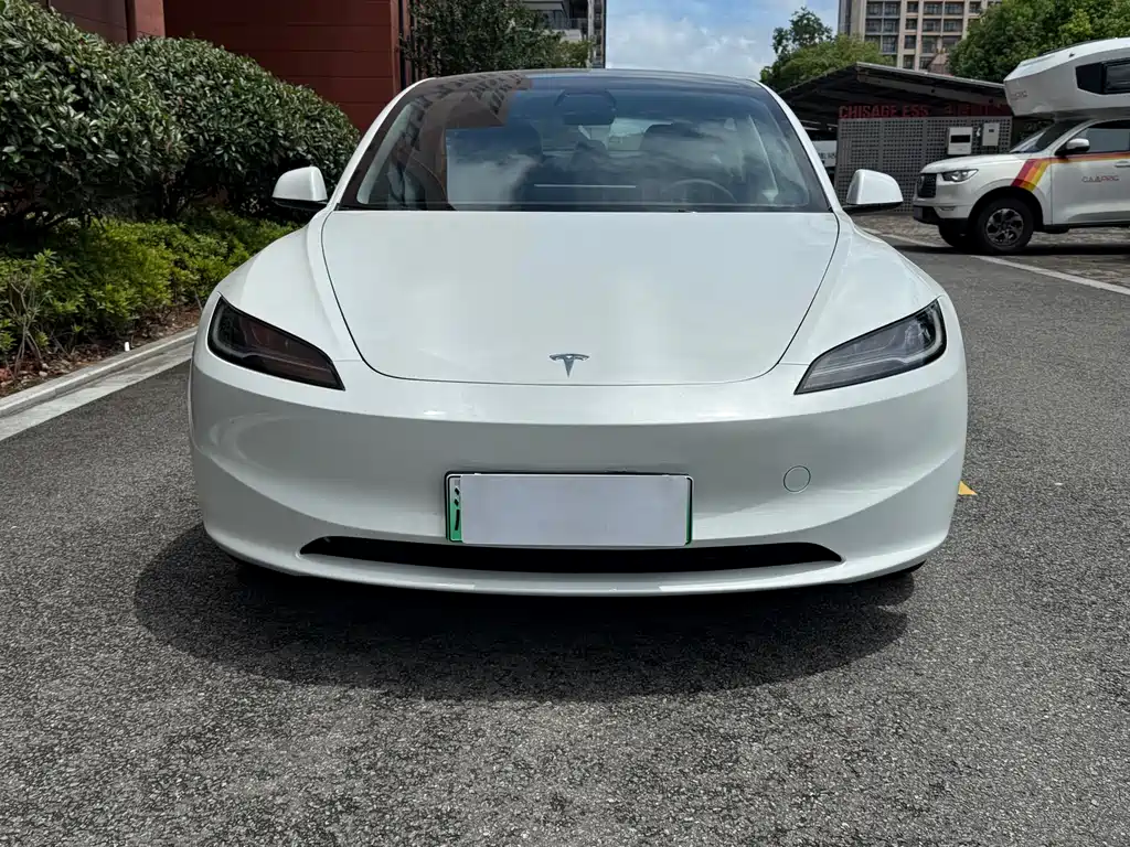 Tesla Model 3 2024