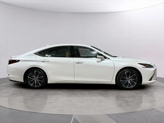Lexus ES 2023