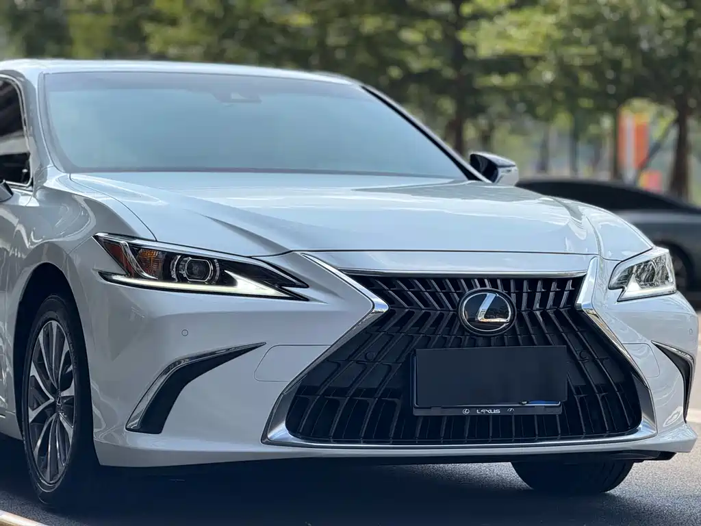 Lexus ES 2022