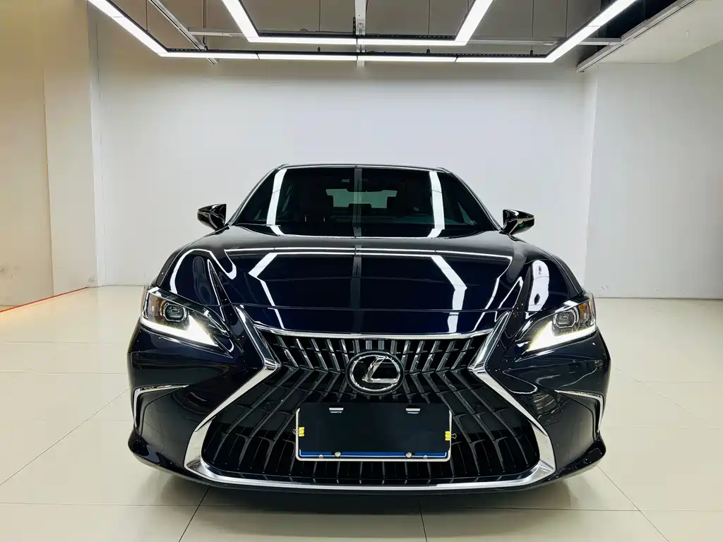 Lexus ES 2023