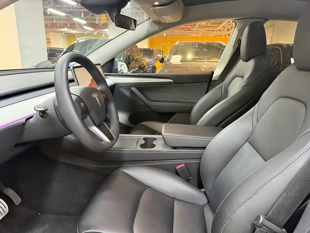 Tesla Model Y 2024