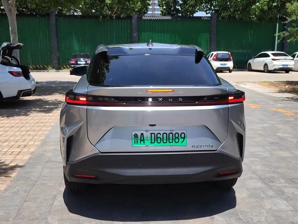 Lexus RZ 2024