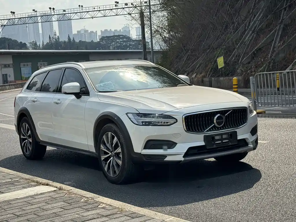 Volvo V90 2023