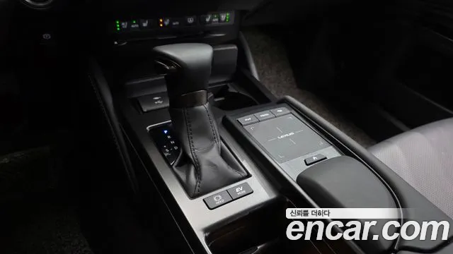 Lexus ES 2021