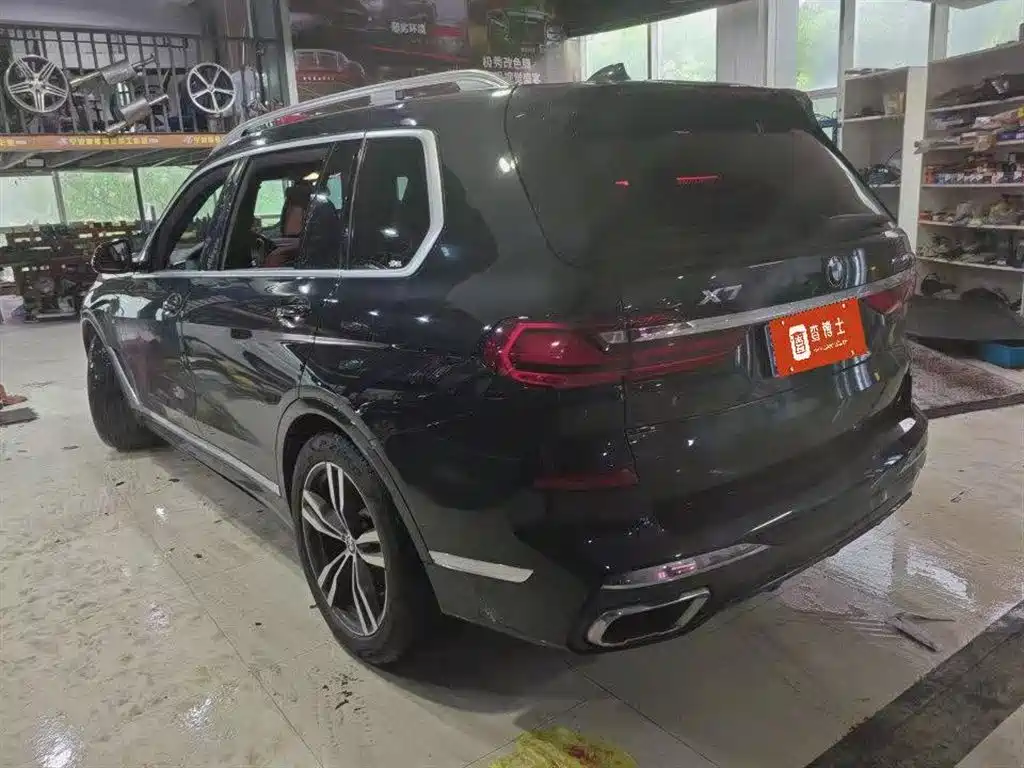 BMW X7 2021
