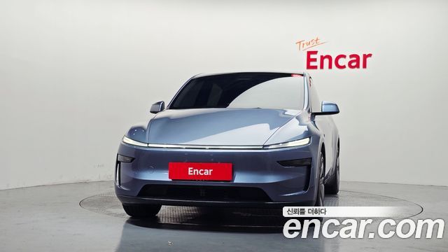 Tesla Model Y 2025