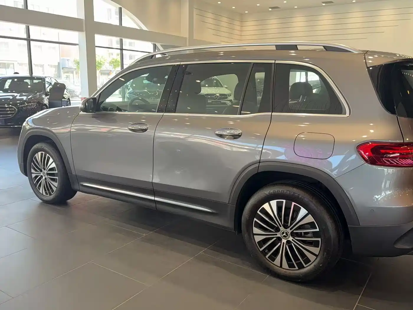 Mercedes-Benz EQB 2026