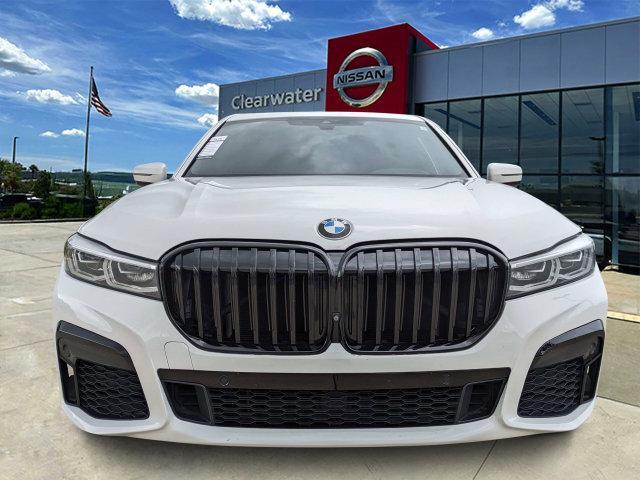 BMW 750 2022