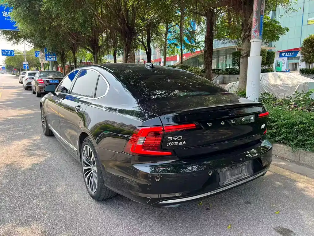 Volvo S90 2023