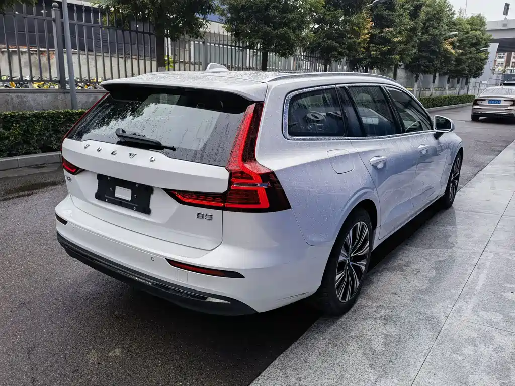 Volvo V60 2023