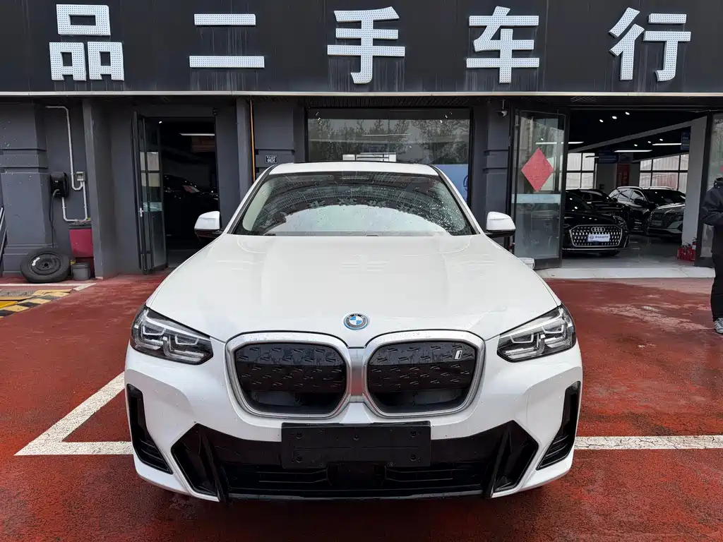 BMW iX3 2023