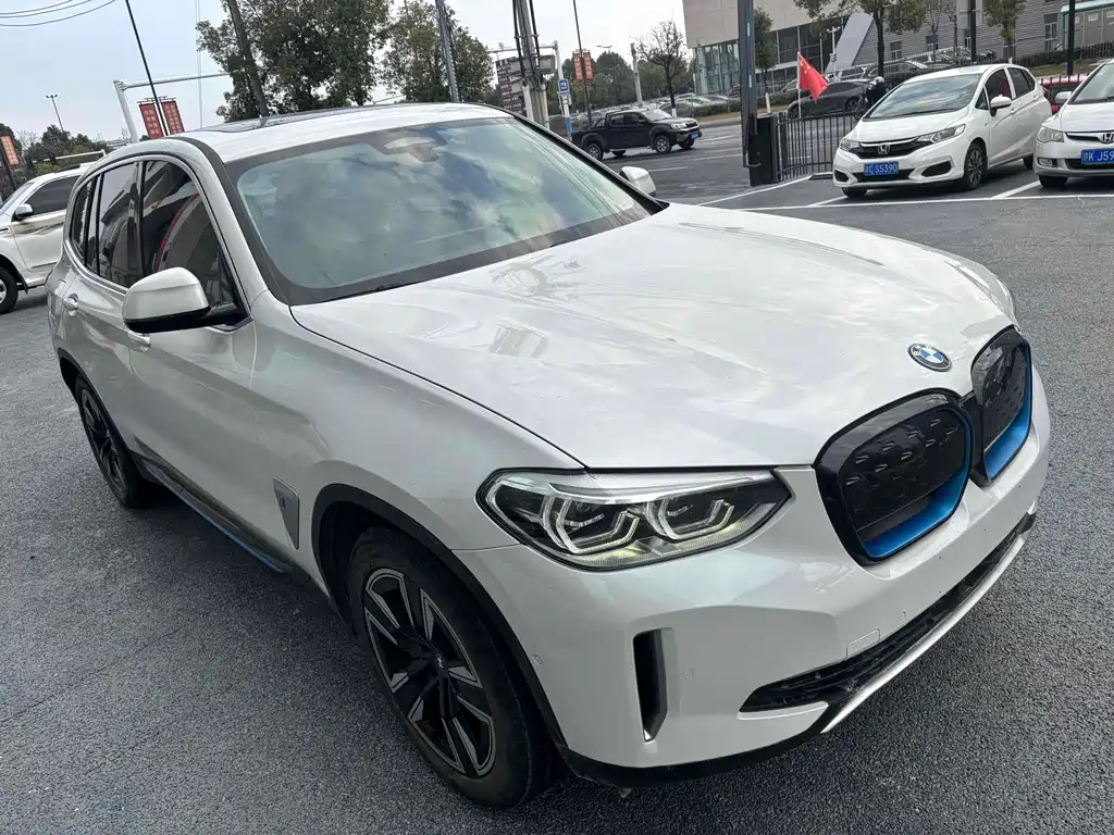 BMW iX3 2021