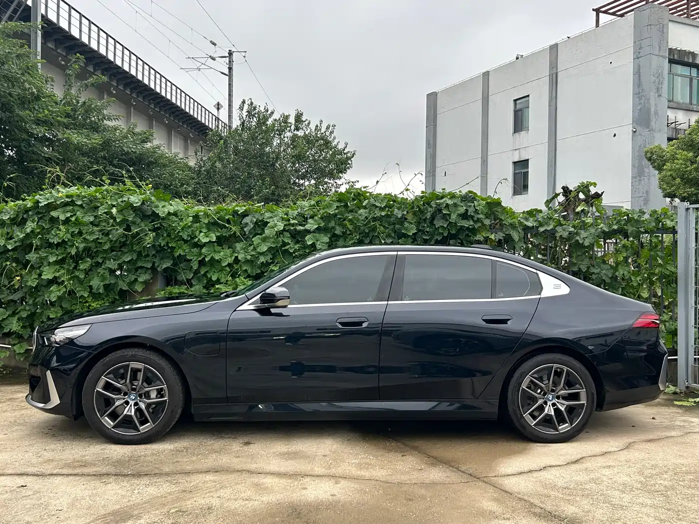 BMW i5 2025
