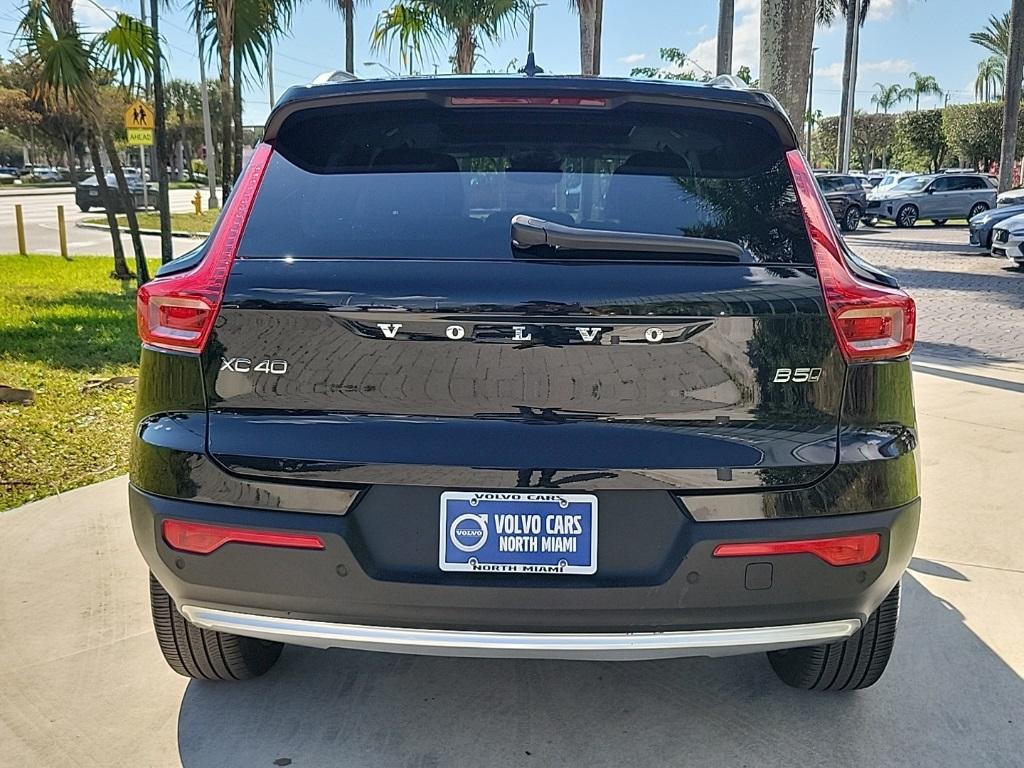 Volvo XC40 2025