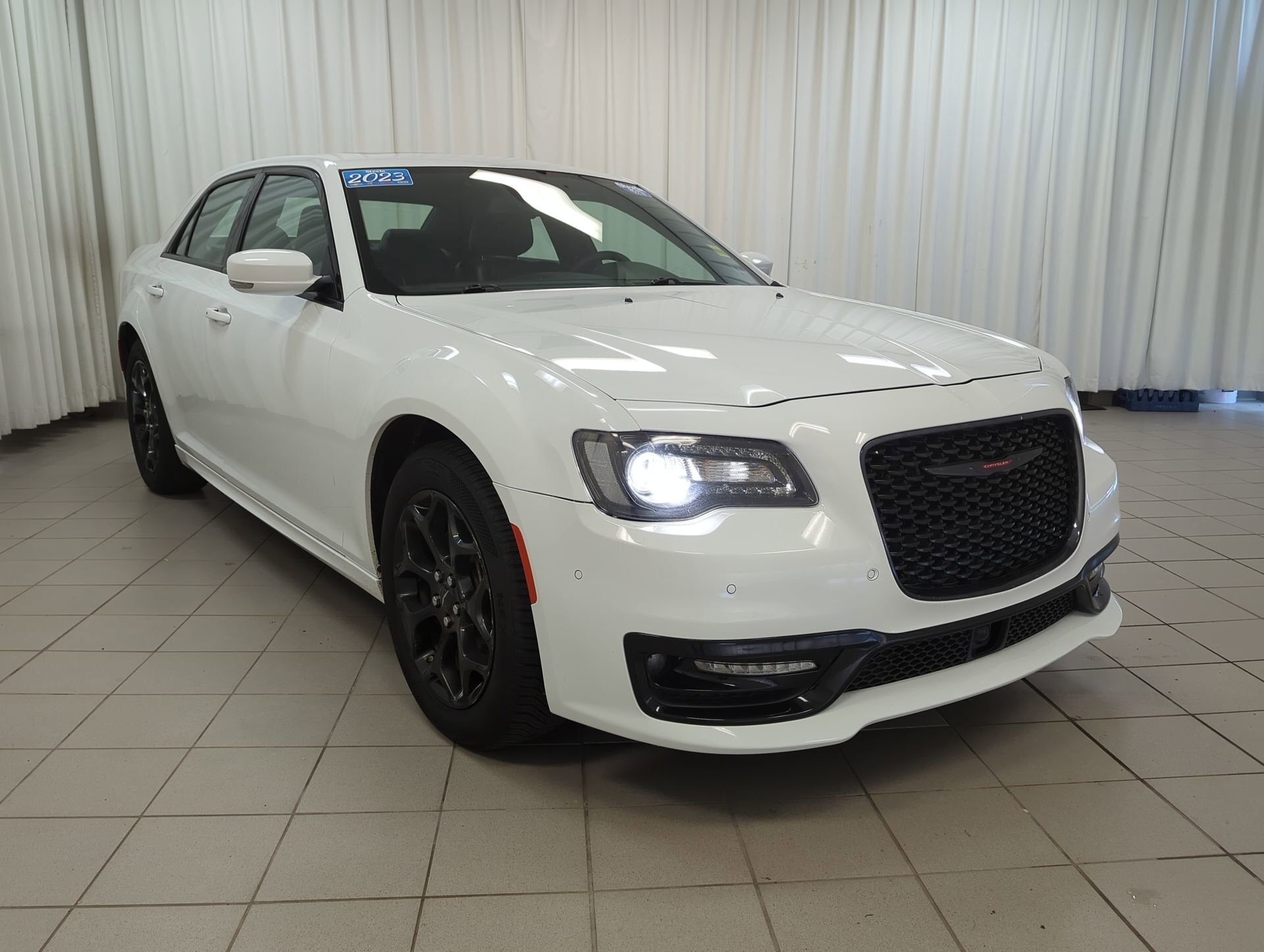 Chrysler 300 2023