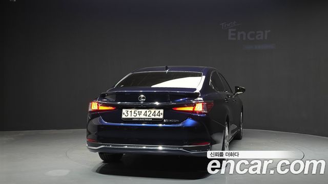 Lexus ES 2022