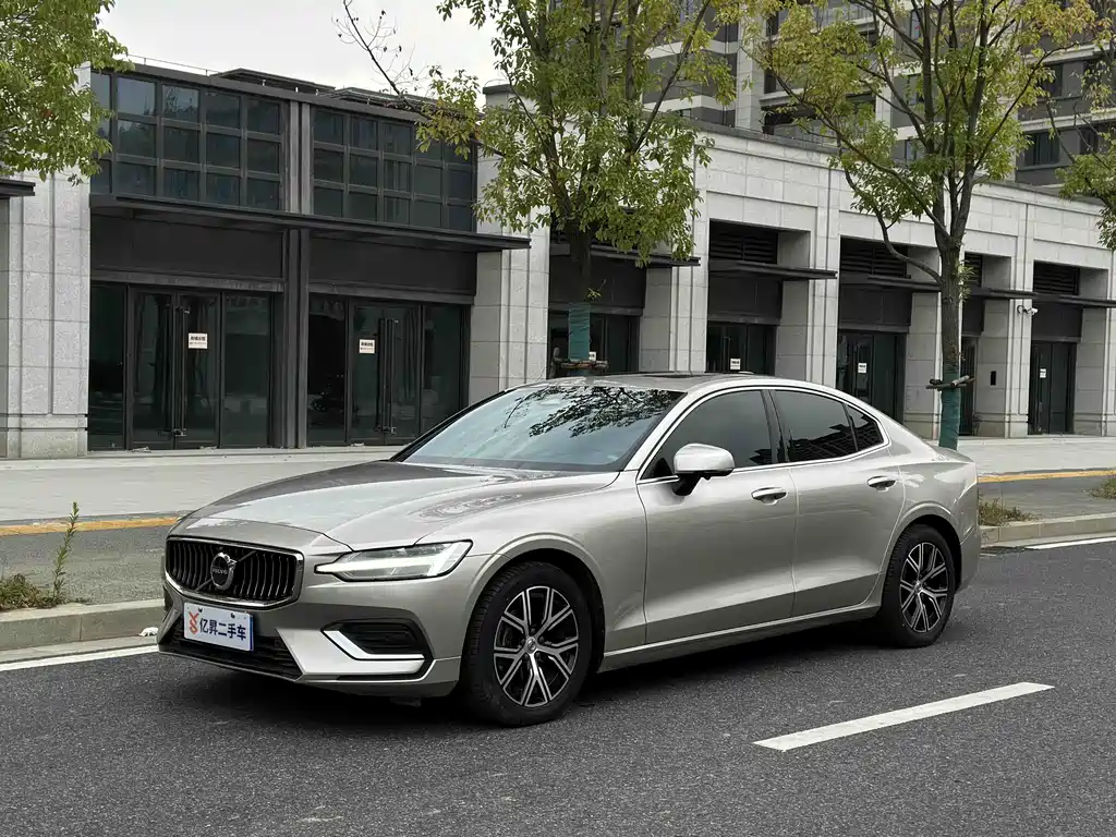 Volvo S60 2023