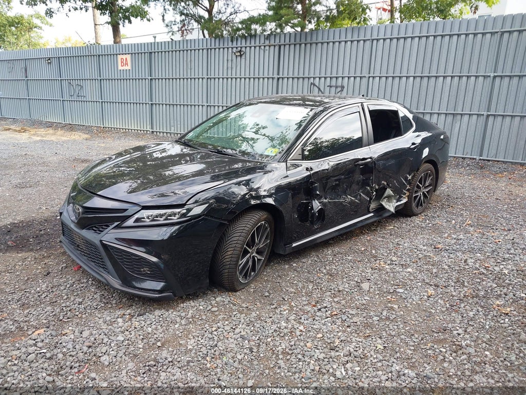 Toyota Camry 2021