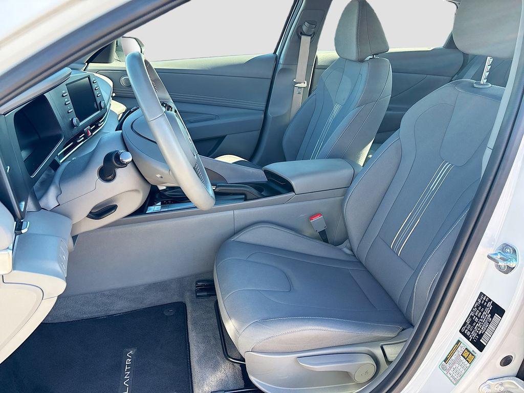 Hyundai Elantra 2025