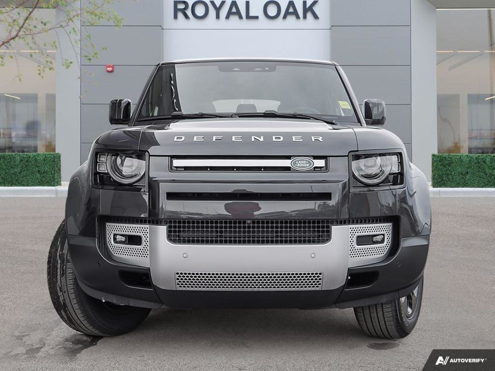 Land Rover Defender 2025