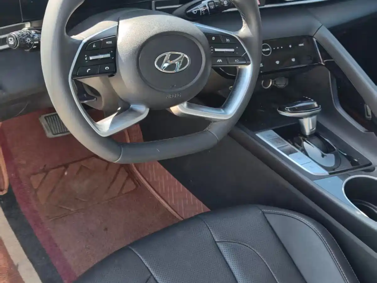 Hyundai Elantra 2023