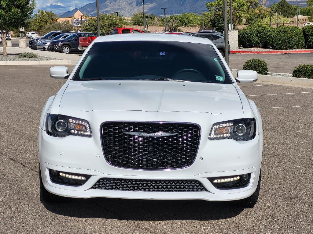 Chrysler 300 2021