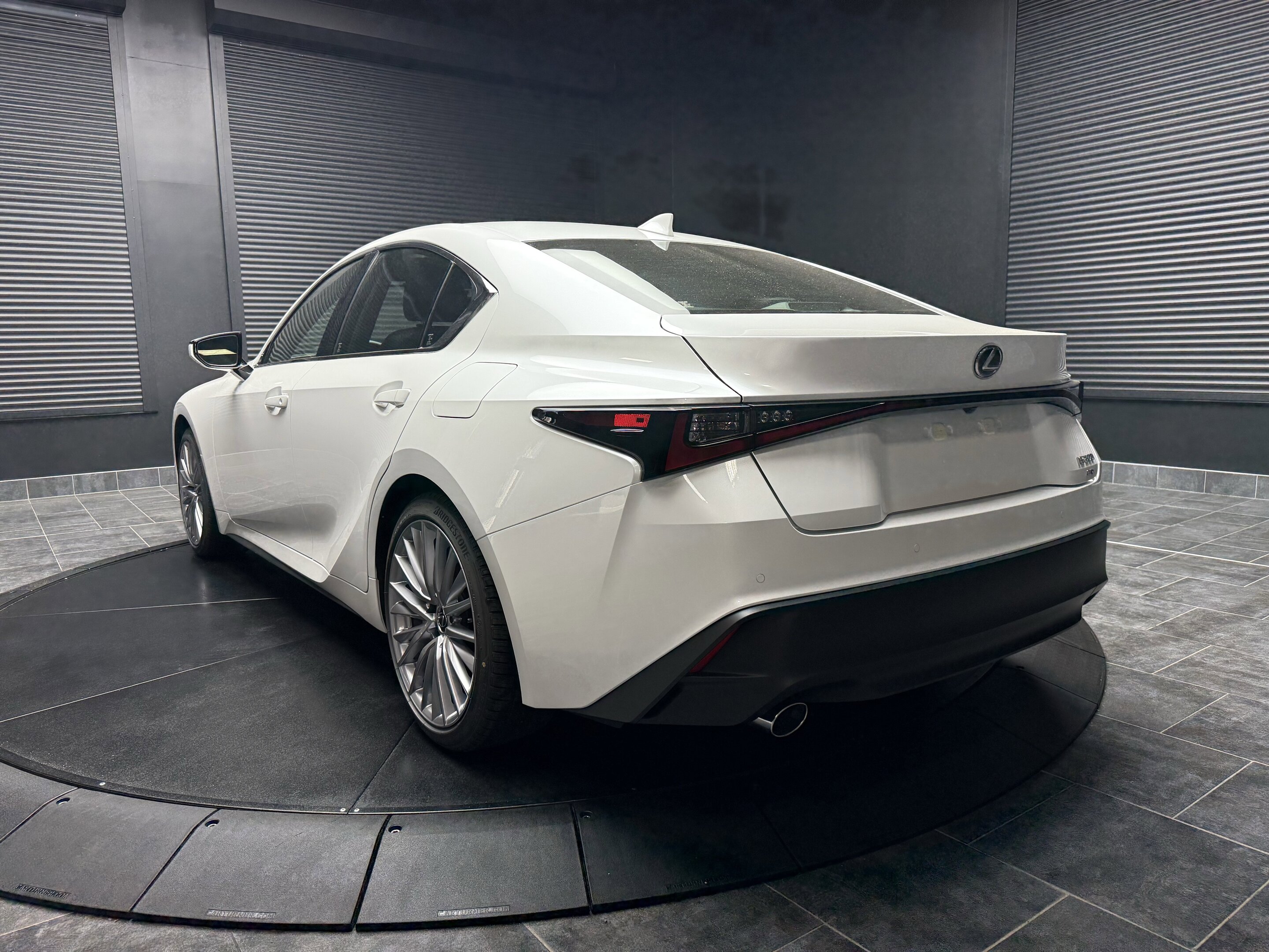 Lexus IS 2025