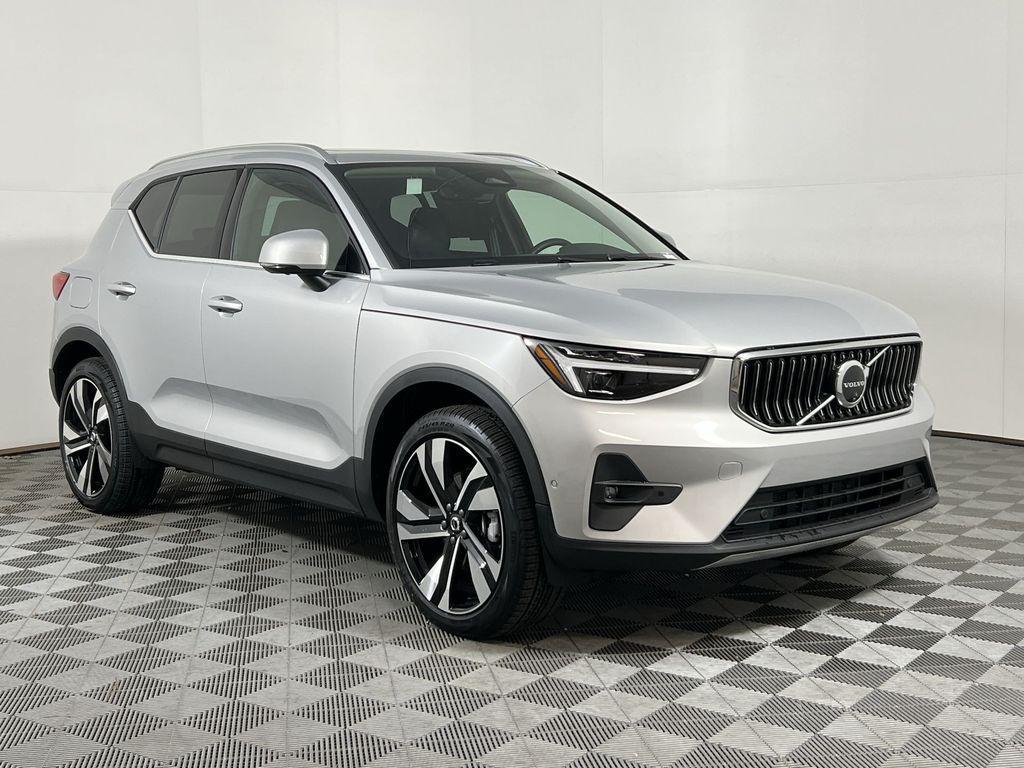 Volvo XC40 2025