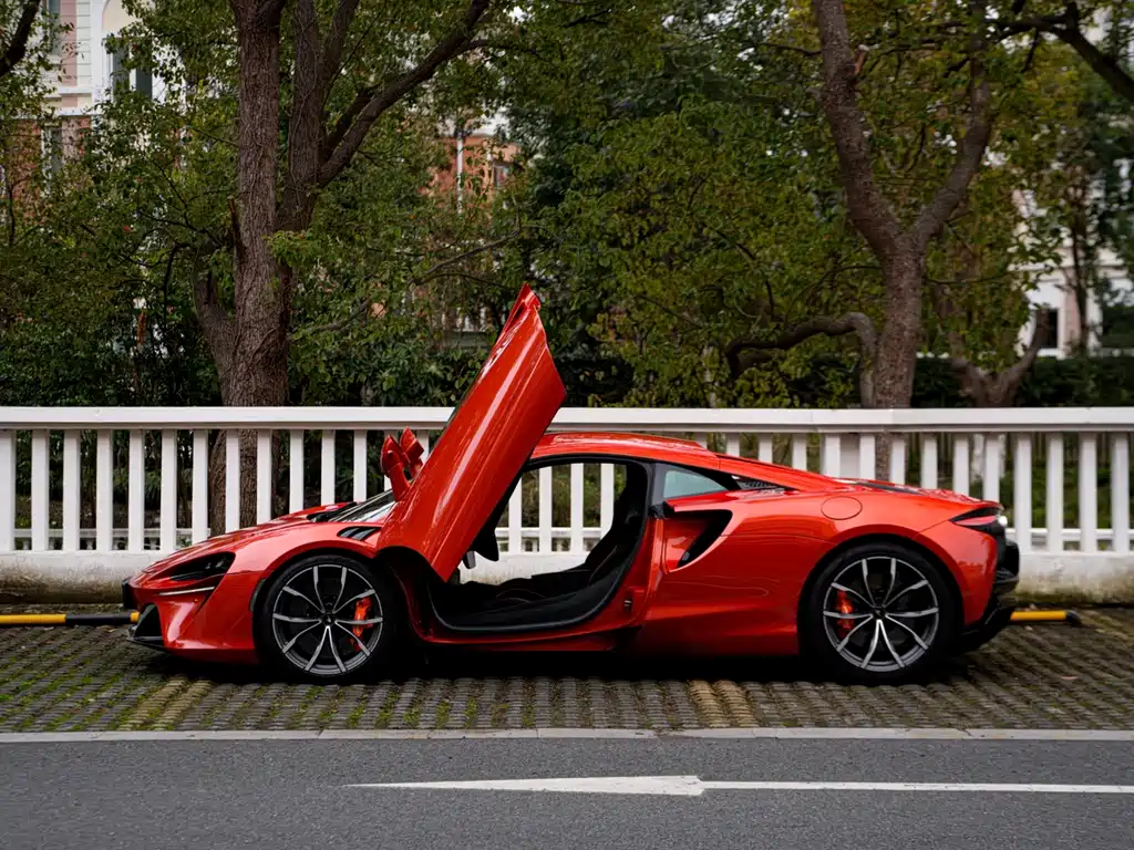McLaren Artura 2024