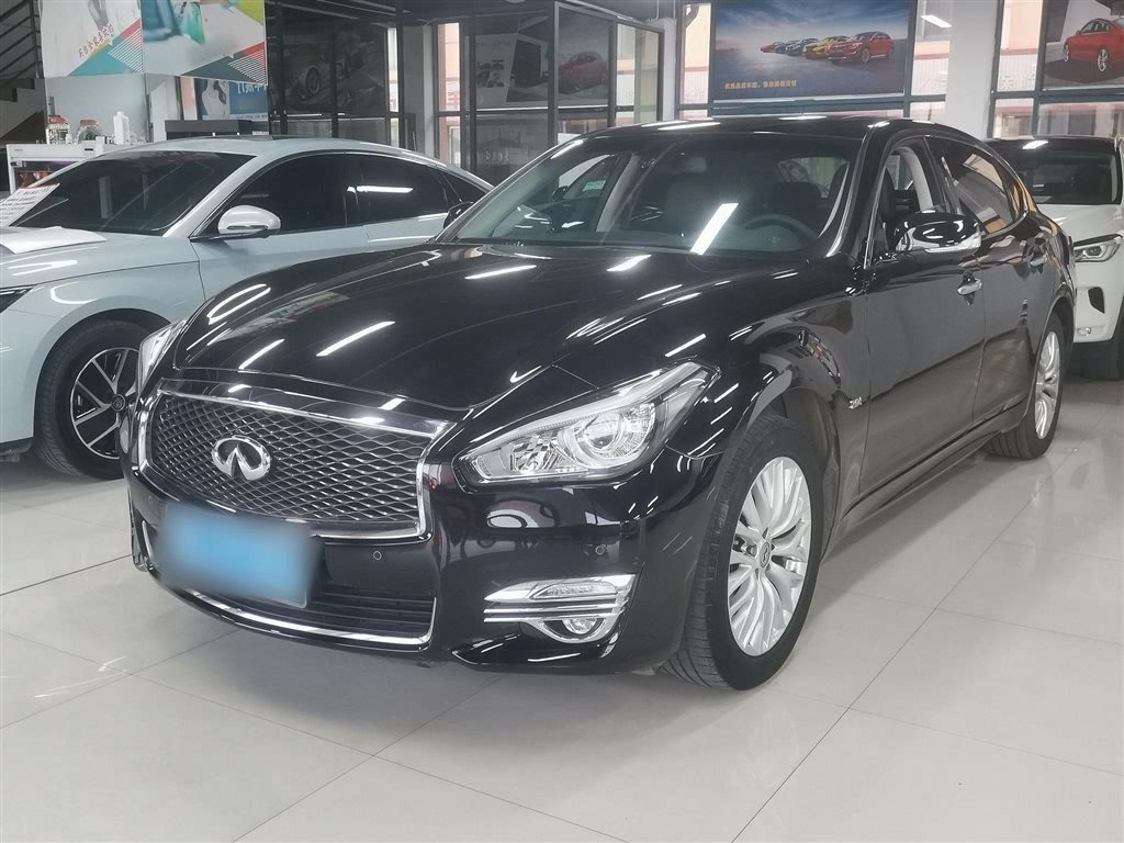 Infiniti Q70 2020
