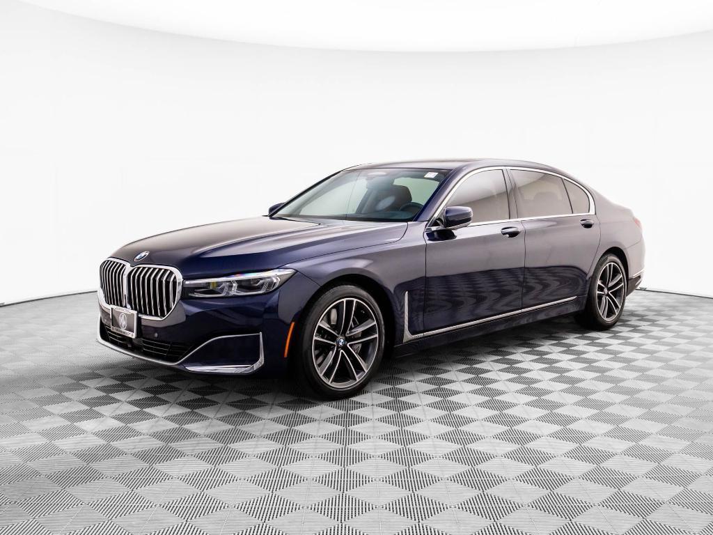 BMW 750 2022