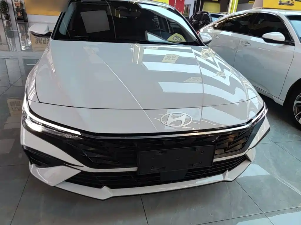 Hyundai Elantra 2024