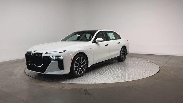 BMW 750 2025