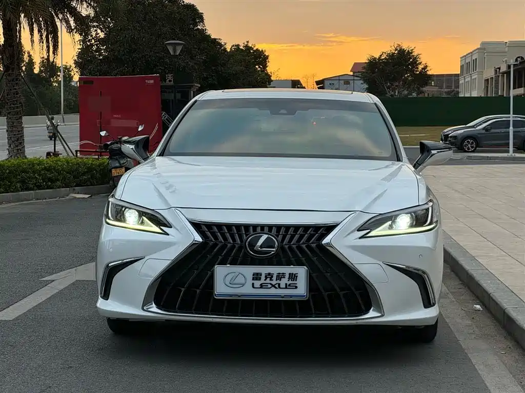 Lexus ES 2022