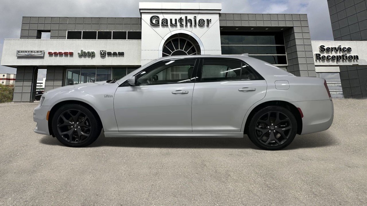 Chrysler 300 2022