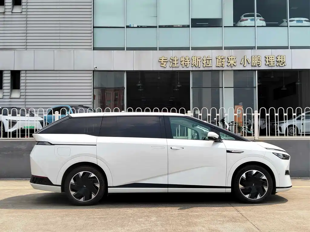 Xpeng X9 2024