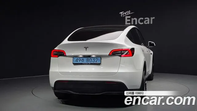 Tesla Model Y 2024