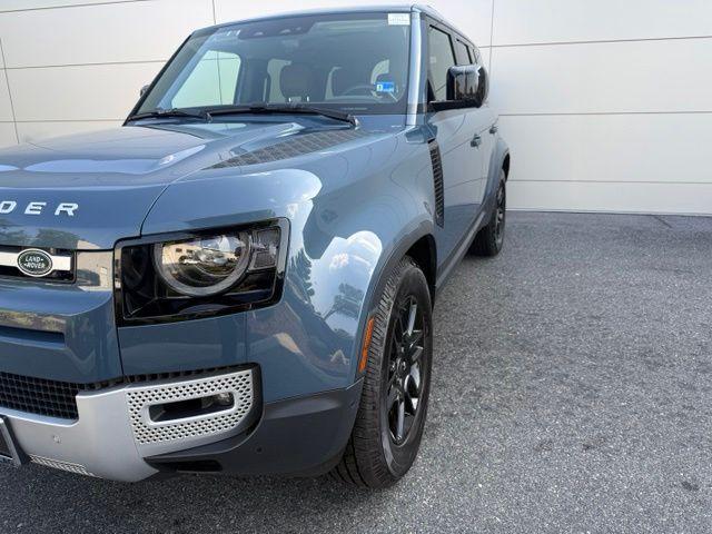 Land Rover Defender 2023