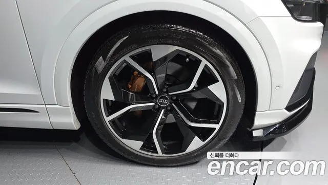 Audi Q8 2021