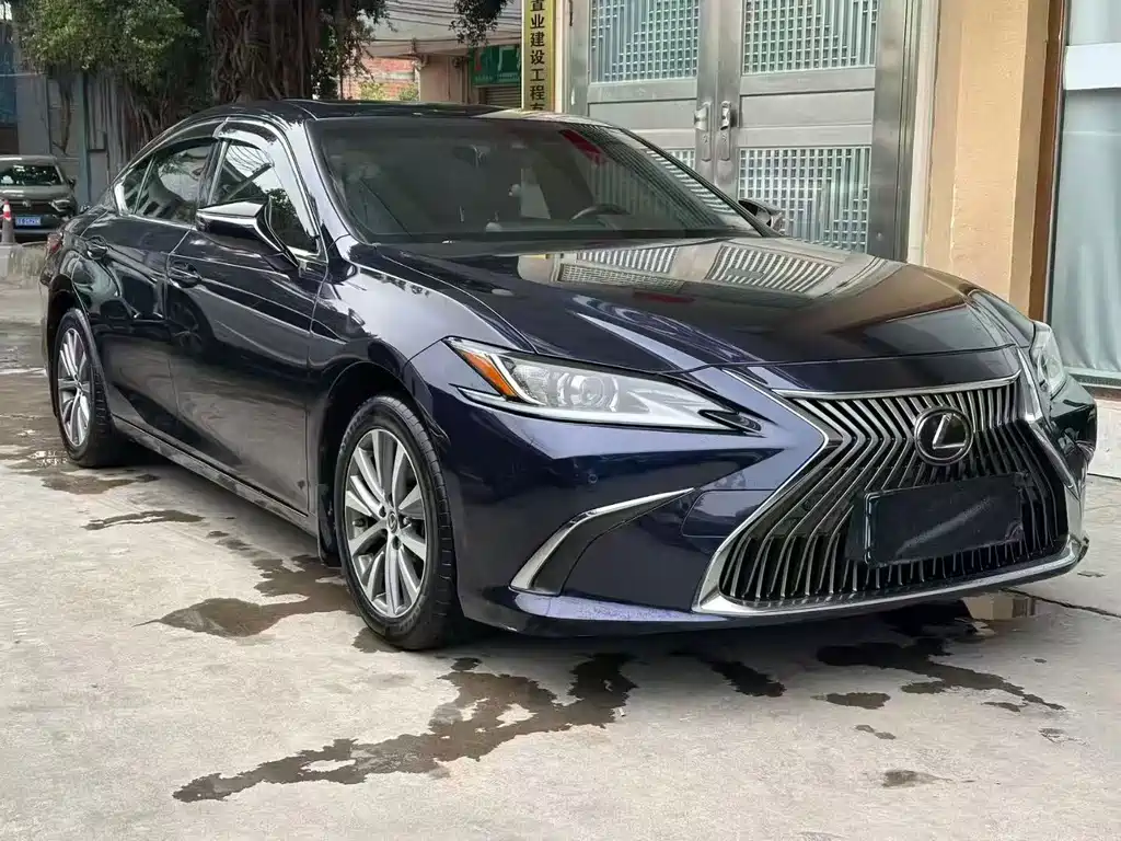 Lexus ES 2021