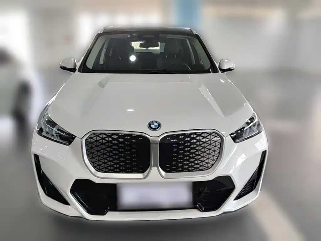 BMW iX1 2025
