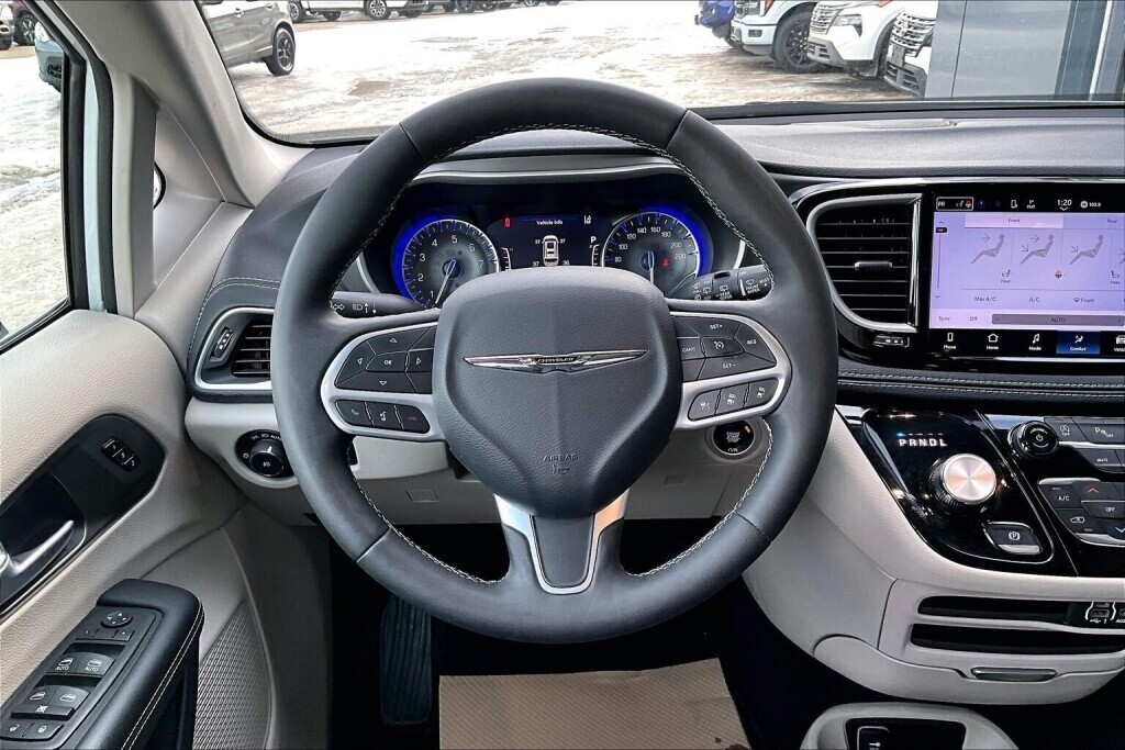 Chrysler Pacifica 2024