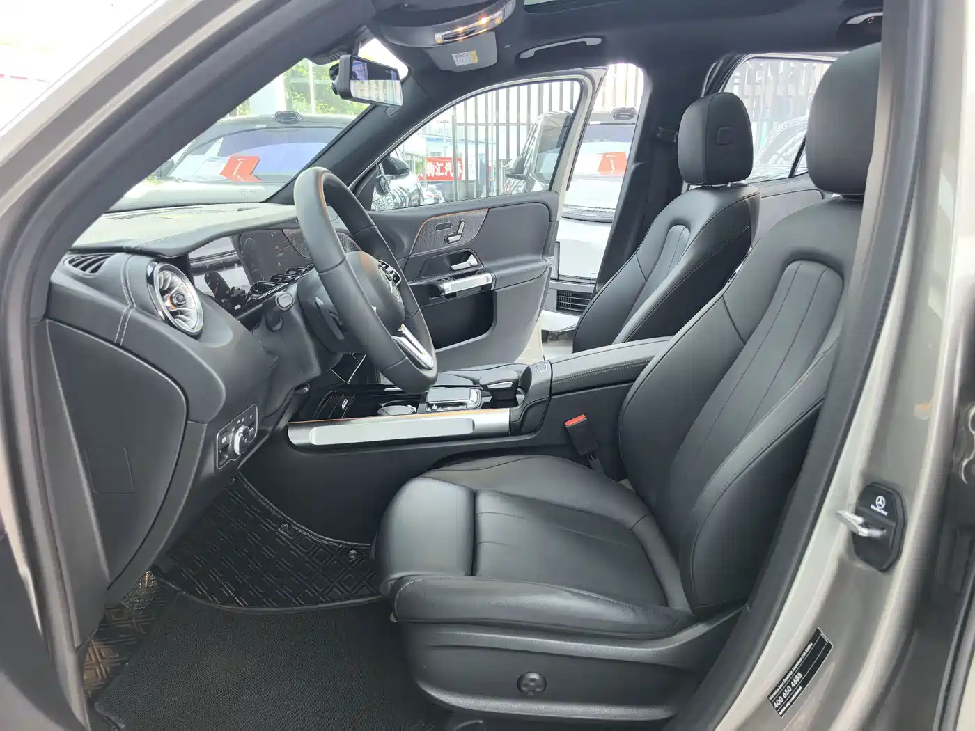 Mercedes-Benz GLB 2023