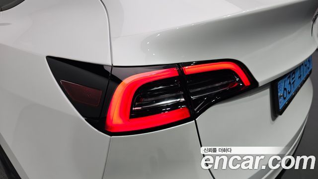 Tesla Model Y 2024