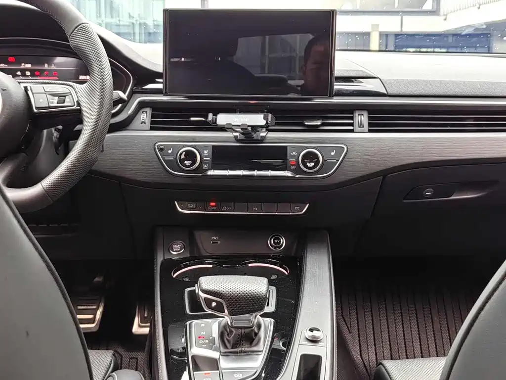 Audi A4 2025