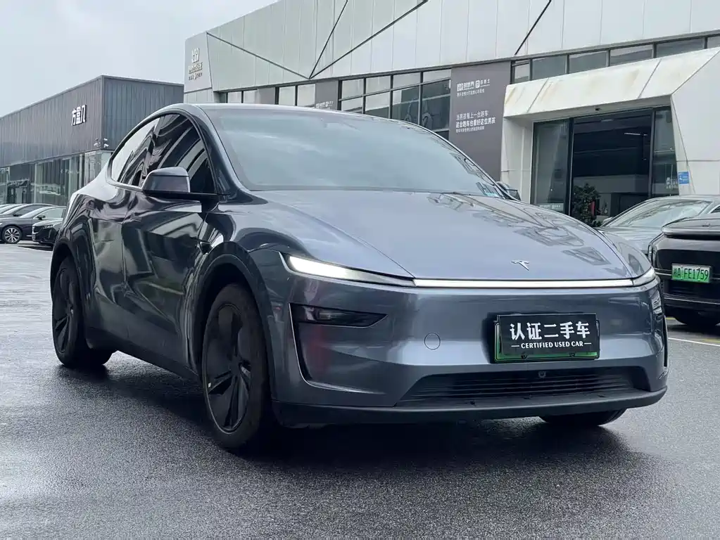 Tesla Model Y 2025