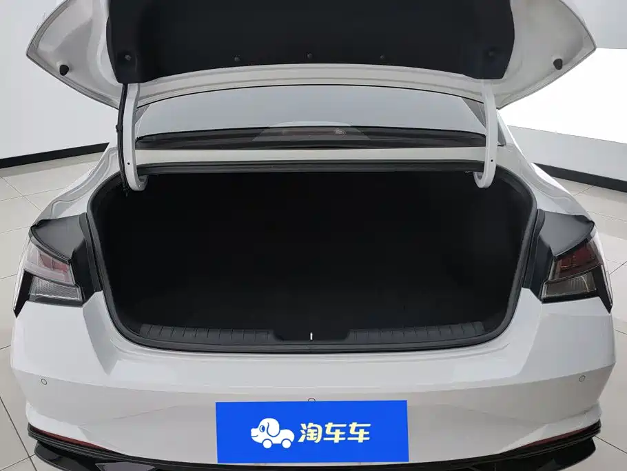 Hyundai Elantra 2023