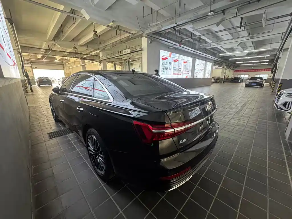Audi e-tron 2023