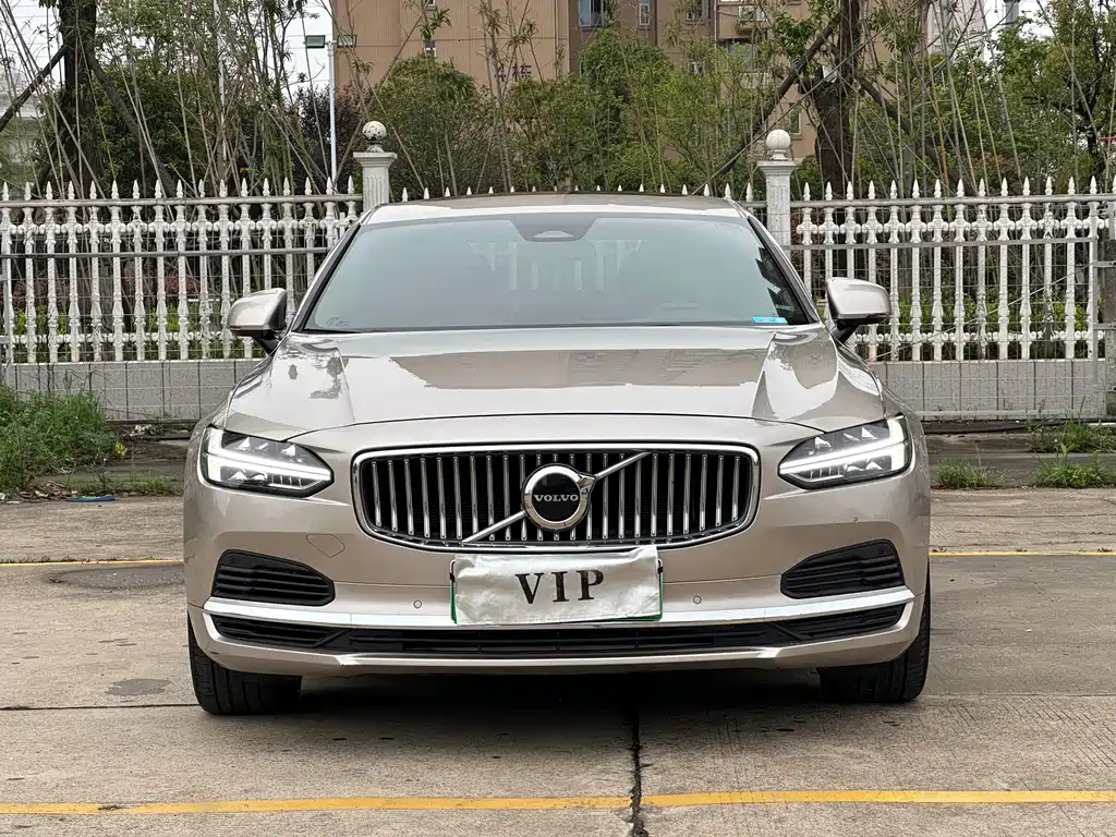 Volvo S90 2025